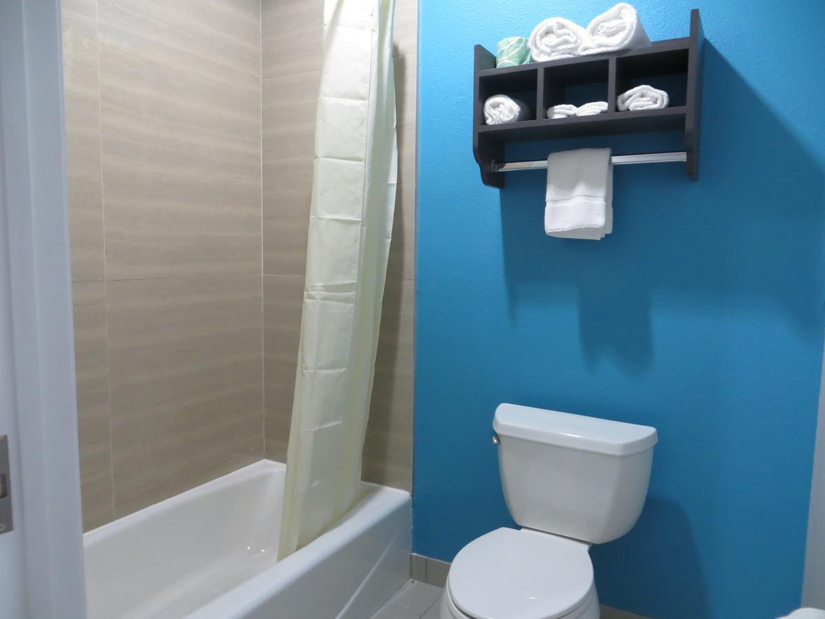 Haven Inn & Suites Willowbrook (Adults Only) Х'юстон Екстер'єр фото